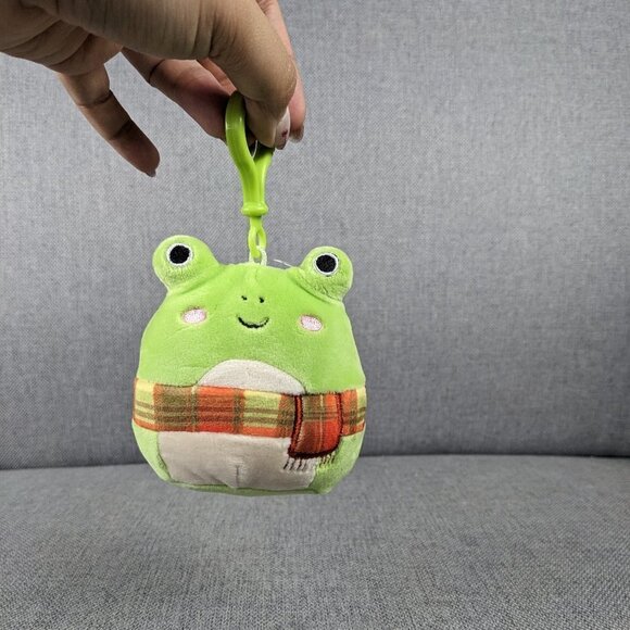 Squishmallows Wendy the Frog with Scarf Ciip Keychaing 3" - Picture 1 of 3